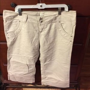 Maurices Size 15/16 Light Capris